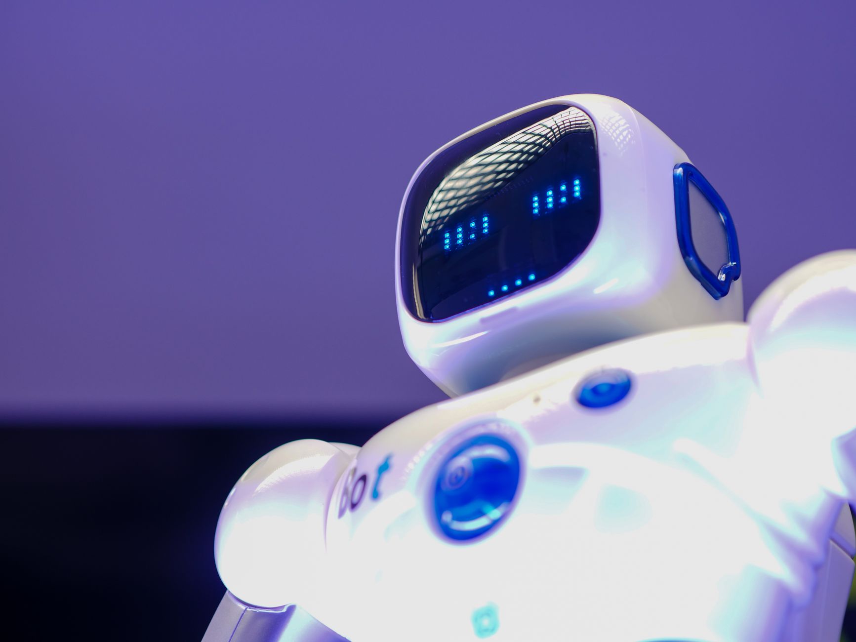 Considering AI Trading Bots for Your Pet Business? A Review - FeatherDen